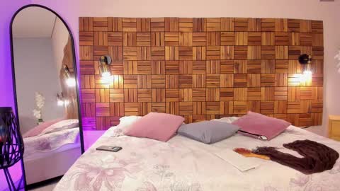 Snapshot of iriis_rosse chatting on 02.22.25 Iris Rosse online show from 02.22.25