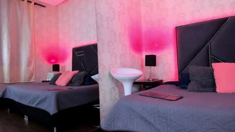 Snapshot of iris_bells chatting on 12.19.24 Queen Iris online show from 12.19.24