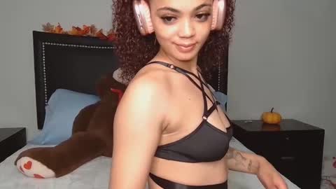 Snapshot of iris_the_squirter chatting on 11.01.25 Iris  online show from 11.01.25