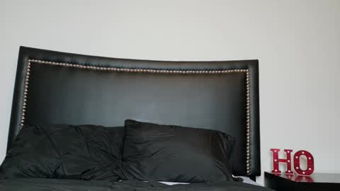 Iris  online show from 12.23.25