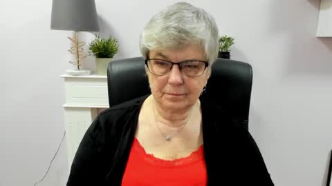 Snapshot of iris_xdesire chatting on 04.24.26 I R I S online show from 04.24.26