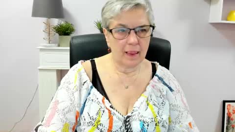 Snapshot of iris_xdesire chatting on 05.21.26 I R I S online show from 05.21.26