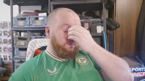 Snapshot of irishdaddy24 chatting on 06.11.26 twitter theirishman205 online show from 06.11.26