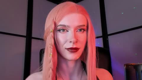 Miss Iris Fansly Miss Iris new inst.  online show from 12.05.24