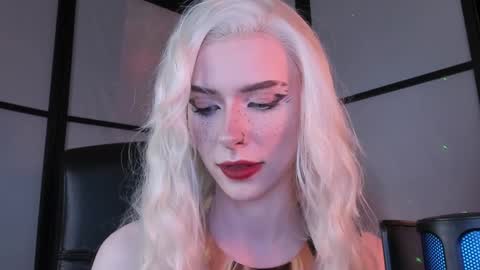 Miss Iris Fansly Miss Iris new inst.  online show from 01.06.25