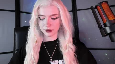 Miss Iris Fansly Miss Iris new inst.  online show from 01.25.25