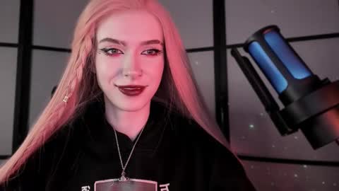 Miss Iris Fansly Miss Iris new inst.  online show from 02.09.25