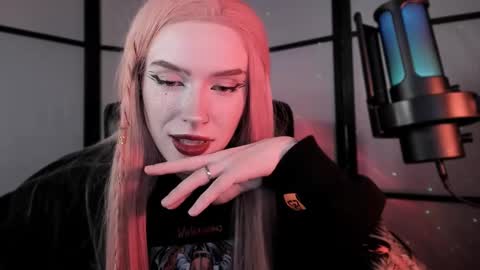 Miss Iris Fansly Miss Iris new inst.  online show from 02.20.25