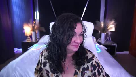 Iris online show from 10.14.25