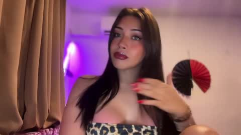 Snapshot of iriss_fox chatting on 06.18.26 iriss_fox online show from 06.18.26