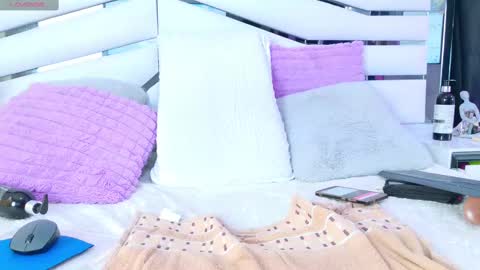 Snapshot of irissross chatting on 02.15.25 Iris online show from 02.15.25