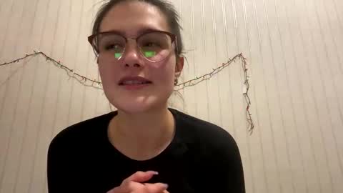 irisss31 online show from 12.26.24