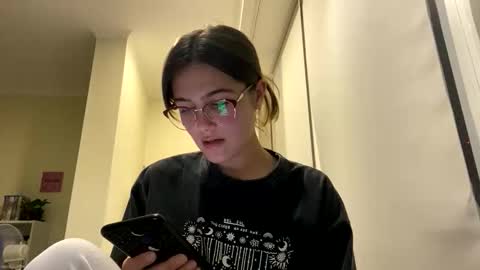 Snapshot of irisss31 chatting on 05.26.26 irisss31 online show from 05.26.26