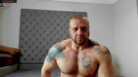 Snapshot of ironhulk22 chatting on 05.16.26 ironhulk22 online show from 05.16.26