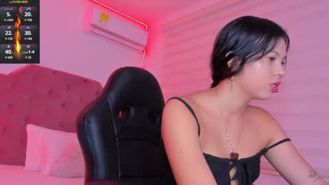 Snapshot of isa__cute chatting on 01.11.25 ISA online show from 01.11.25