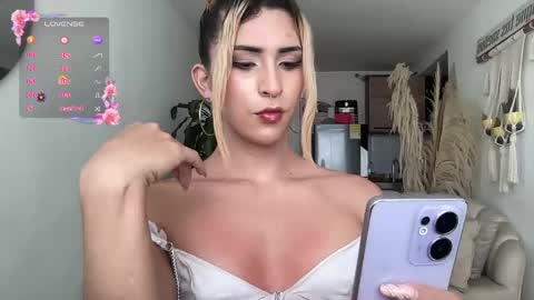 Snapshot of isa__fox_1 chatting on 05.20.26 Isabella online show from 05.20.26