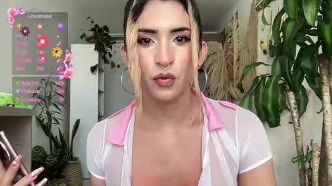 Snapshot of isa__fox_1 chatting on 06.17.26 Isabella online show from 06.17.26