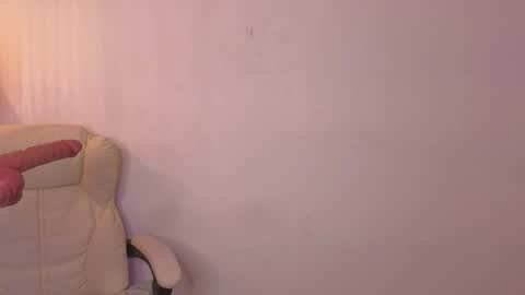 Snapshot of isa_dumont chatting on 04.21.26 ISA online show from 04.21.26