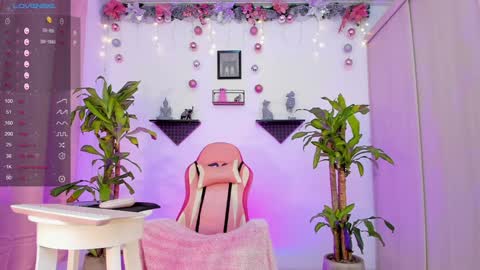 Snapshot of isa_greey chatting on 12.17.24 isabella online show from 12.17.24