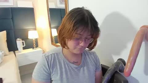 Snapshot of isa_grey_ chatting on 11.26.25 Isa online show from 11.26.25