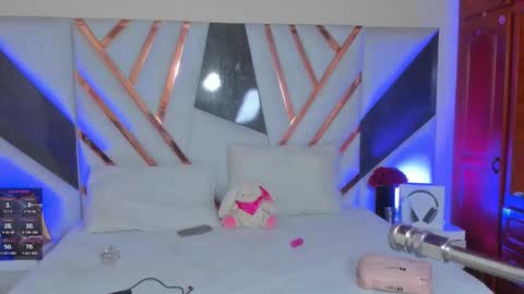 Snapshot of isa_kolins chatting on 02.25.26 isa_kolins online show from 02.25.26