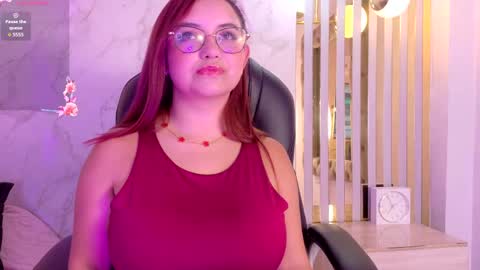Snapshot of isaa_lopez chatting on 05.20.26 Isa online show from 05.20.26