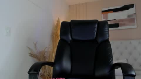 isaac_cryston online show from 01.06.26