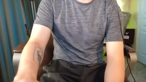 Snapshot of isaac_sheffield chatting on 09.17.25 isaac online show from 09.17.25