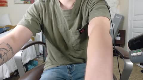 Snapshot of isaac_sheffield chatting on 09.23.25 isaac online show from 09.23.25