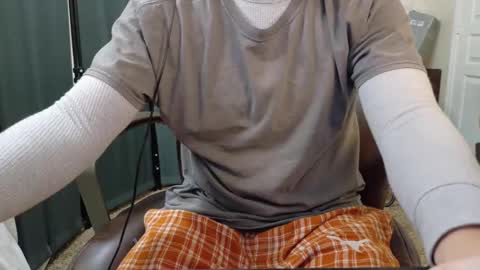 Snapshot of isaac_sheffield chatting on 10.03.25 isaac online show from 10.03.25