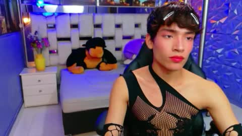 Snapshot of isaacnova chatting on 04.02.26 isaacnova online show from 04.02.26