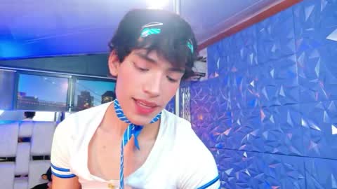 Snapshot of isaacnova chatting on 04.29.26 isaacnova online show from 04.29.26