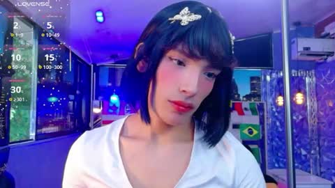 Snapshot of isaacnova chatting on 06.19.26 isaacnova online show from 06.19.26