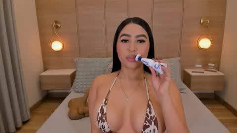 Snapshot of isabel_millher chatting on 02.10.26 Isa online show from 02.10.26