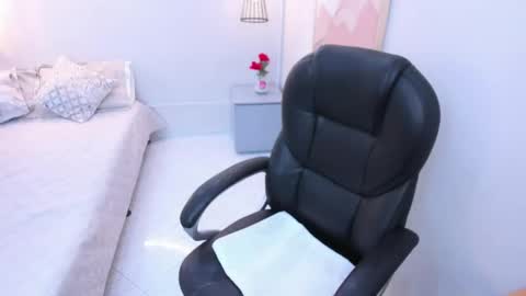 Snapshot of isabel_zapata chatting on 02.25.26 ISA online show from 02.25.26