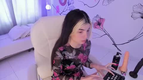 Snapshot of isabela_fiorelli chatting on 10.14.25 isabela_fiorelli online show from 10.14.25