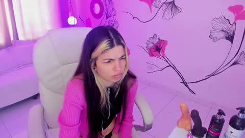 Snapshot of isabela_fiorelli chatting on 11.18.25 isabela_fiorelli online show from 11.18.25