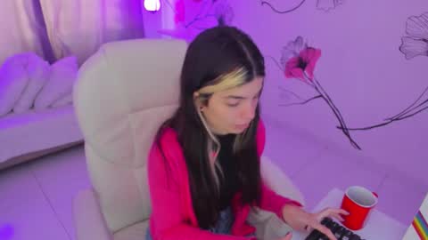 Snapshot of isabela_fiorelli chatting on 11.22.25 isabela_fiorelli online show from 11.22.25