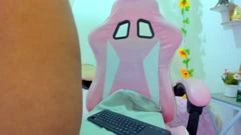 Snapshot of isabela_gonzalez_ chatting on 01.07.25 ISA online show from 01.07.25