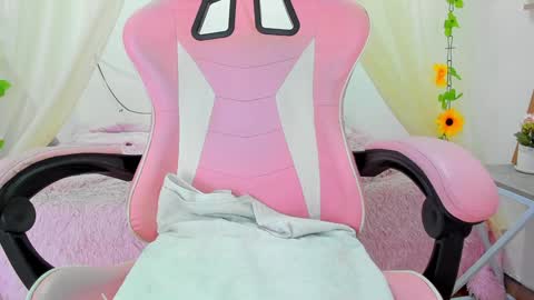 Snapshot of isabela_gonzalez_ chatting on 01.25.25 ISA online show from 01.25.25