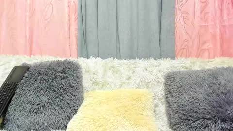 Snapshot of isabela_gonzalez_ chatting on 02.14.25 ISA online show from 02.14.25