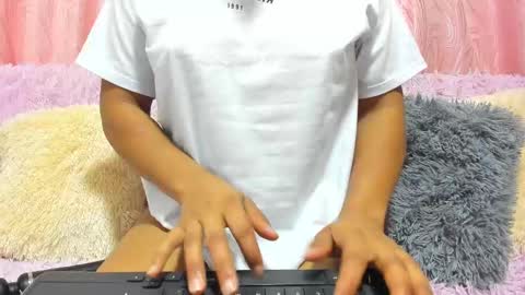 Snapshot of isabela_gonzalez_ chatting on 02.25.25 ISA online show from 02.25.25