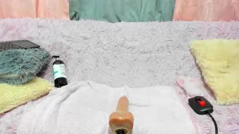 Snapshot of isabela_gonzalez_ chatting on 02.25.25 ISA online show from 02.25.25