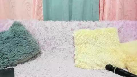 Snapshot of isabela_gonzalez_ chatting on 02.26.25 ISA online show from 02.26.25