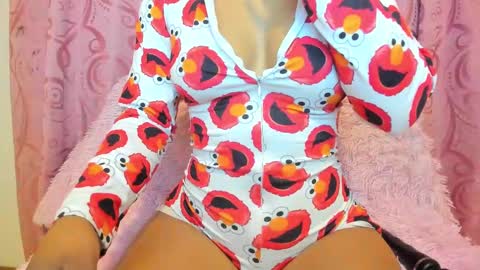 Snapshot of isabela_gonzalez_ chatting on 09.19.25 ISA online show from 09.19.25