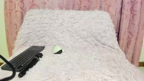 Snapshot of isabela_gonzalez_ chatting on 09.27.25 ISA online show from 09.27.25