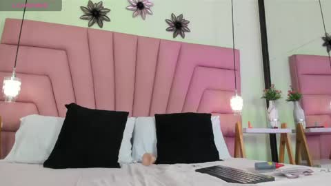 Snapshot of isabela_parkerr chatting on 04.18.26 Mommy Isa online show from 04.18.26