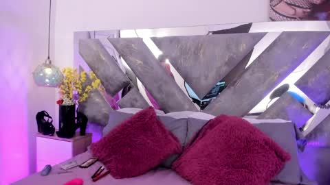 Snapshot of isabela_parkerr chatting on 05.11.26 Mommy Isa online show from 05.11.26
