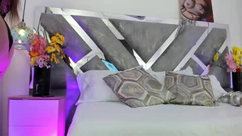 Snapshot of isabela_parkerr chatting on 05.18.26 Mommy Isa online show from 05.18.26