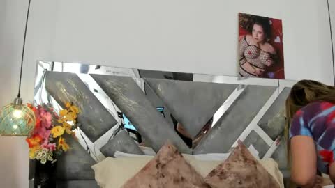 Snapshot of isabela_parkerr chatting on 05.20.26 Mommy Isa online show from 05.20.26